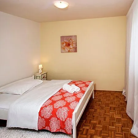 Mali Maj Sleeps 7 Pool Air Con Wifi Вилла *