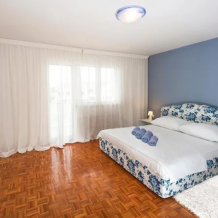 Mali Maj Sleeps 7 Pool Air Con Wifi Вилла